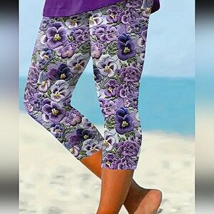 Vibrant, floral print, skinny capri leggings, size M